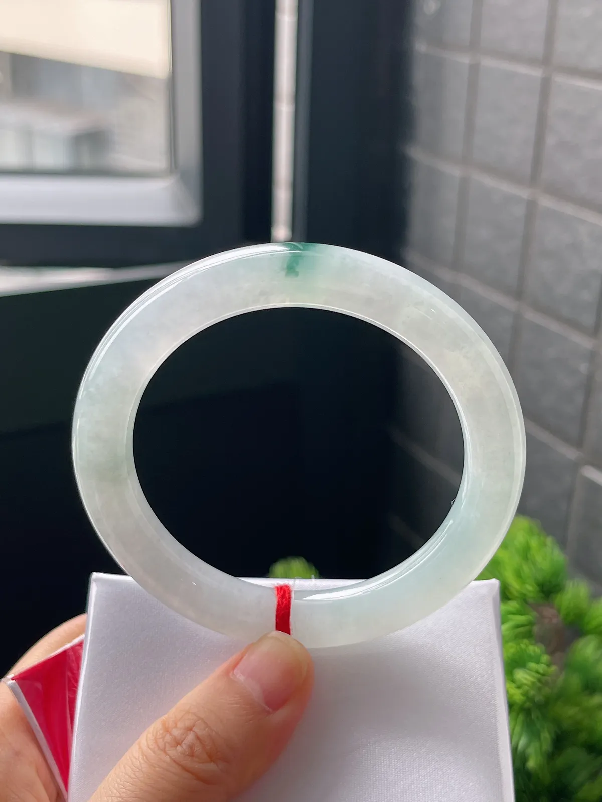 圆镯54.5圈口，翡翠冰糯飘花手镯