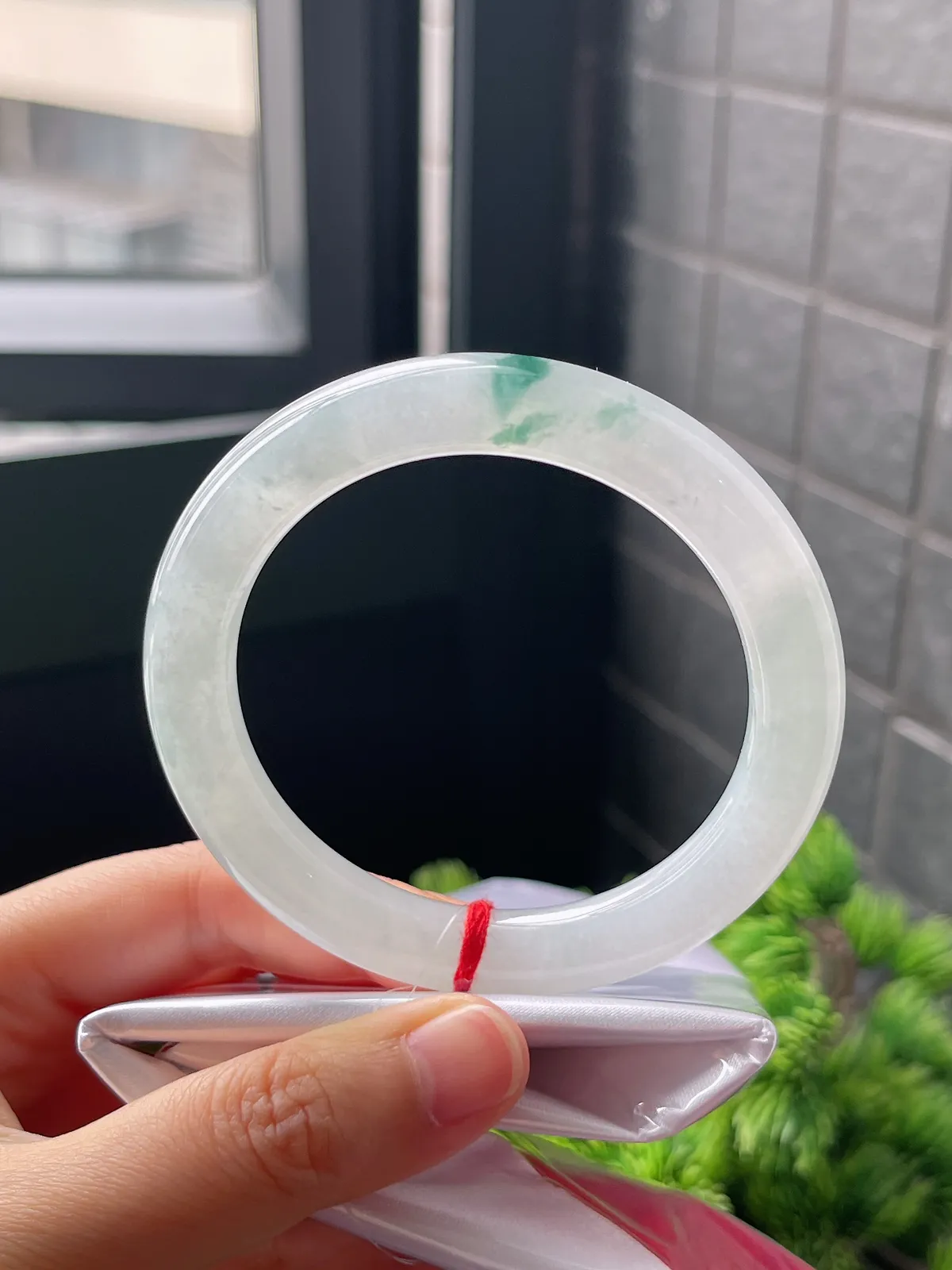 圆镯54.5圈口，翡翠冰糯飘花手镯