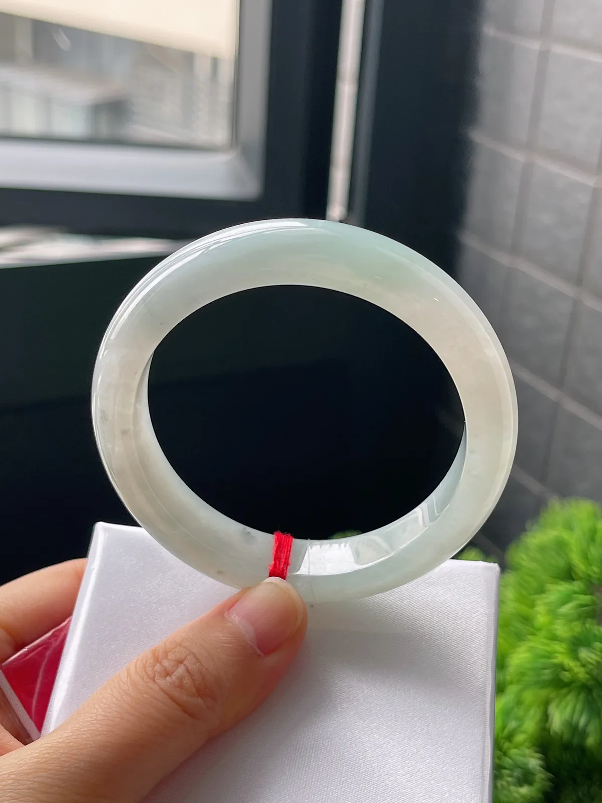 正圈53.6圈口，翡翠冰糯化淡蓝色手镯