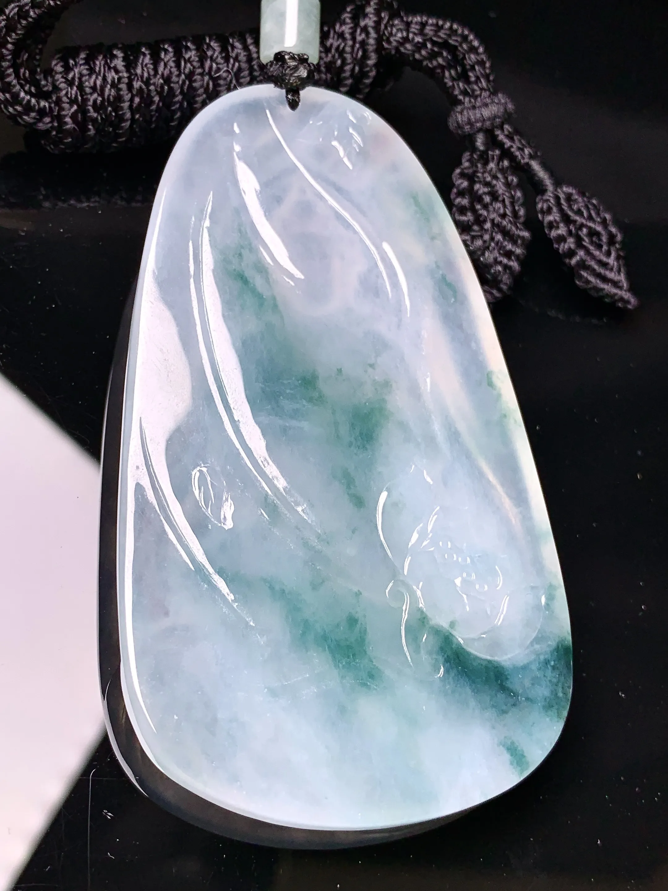 飘绿普贤观音菩萨吊坠 玉质细腻 色泽艳丽清新 整体尺寸74.6*42.6*6