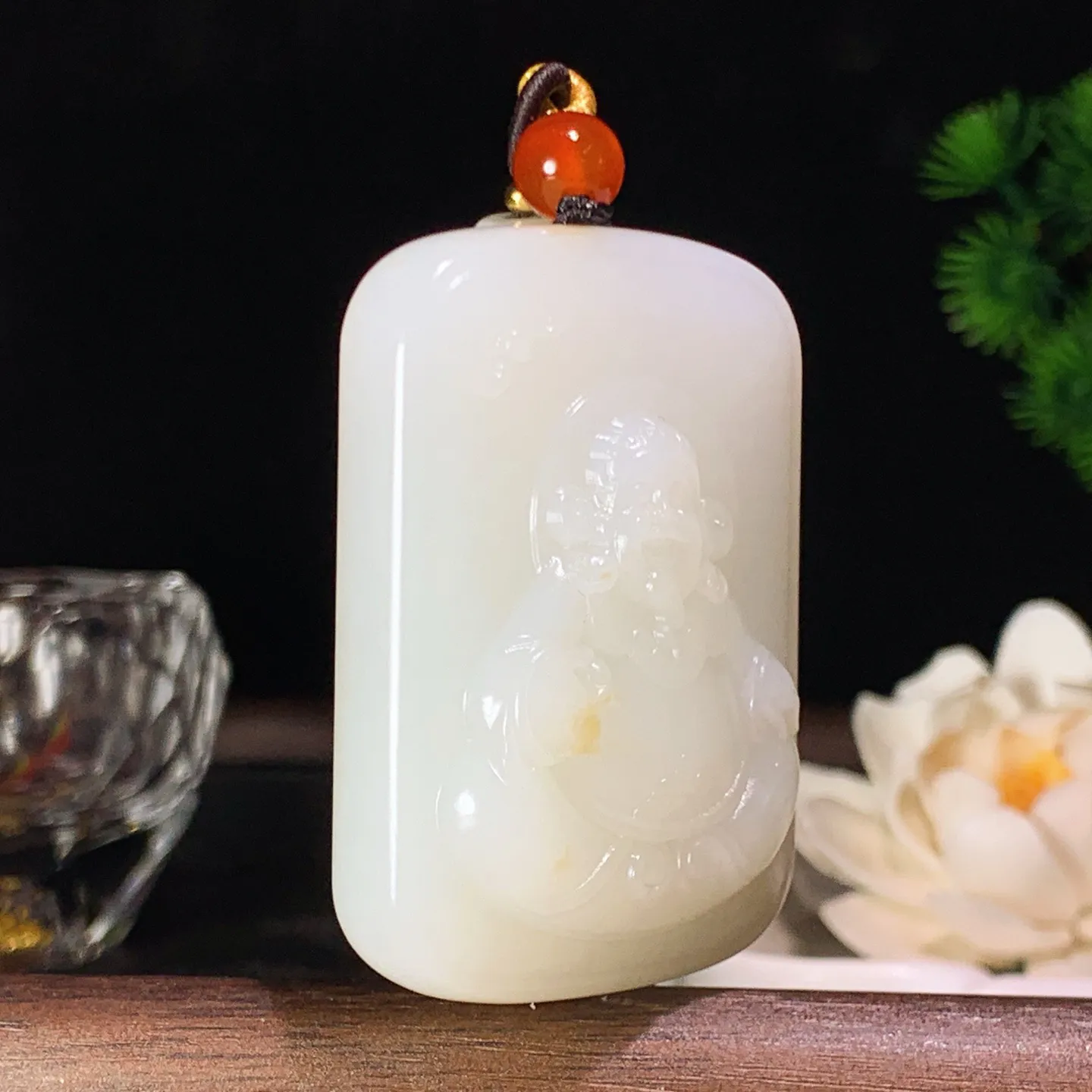 新疆和田玉白玉且末糖财神爷牌子挂件 尺寸55/38/17重78克。玉质细腻油润。手推出油。品相大气 lt260202