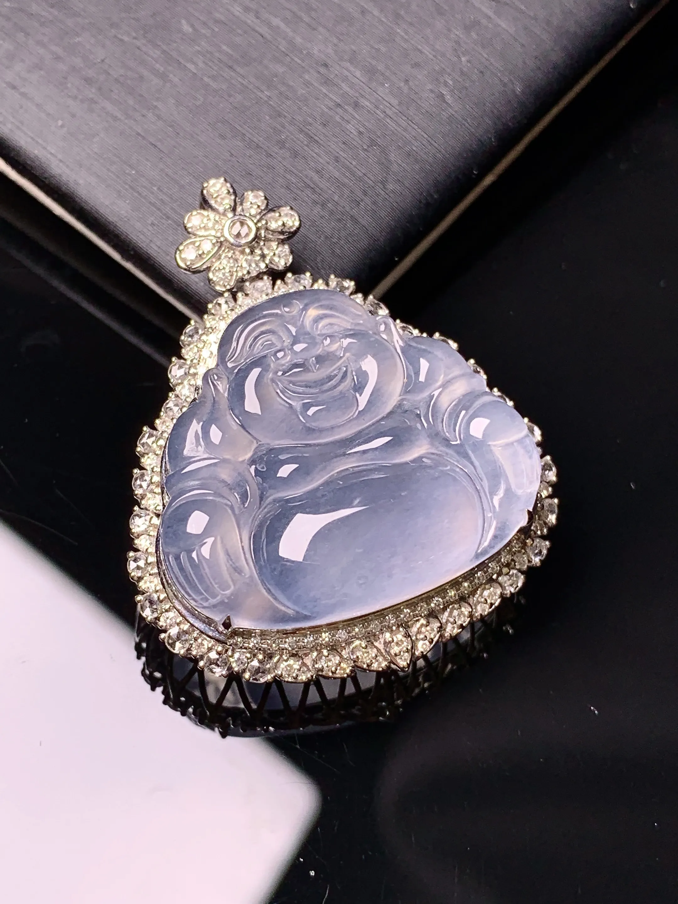 18k金钻镶嵌冰种佛公吊坠 玉质细腻 色泽艳丽清新 整体尺寸34.2*27.6*10.5