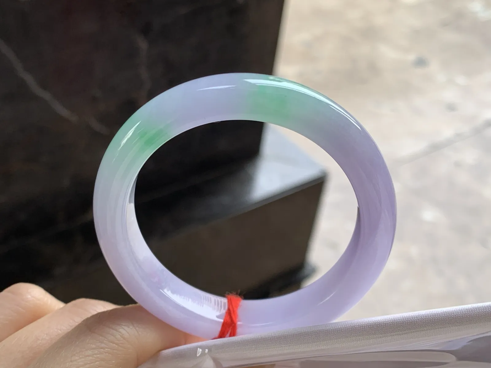 52-10.9-8.4

春带彩手镯^_^肉质细腻 颜色浓郁