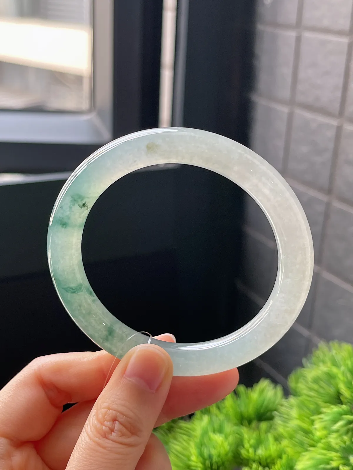 圆镯54.8圈口，翡翠冰种绿色手镯