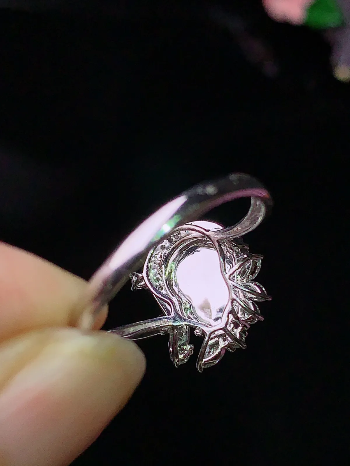 18k金钻镶嵌翠绿葫芦戒指 玉质细腻 色泽清新艳丽 圈口14.5 整体尺寸13*11.8*6.5