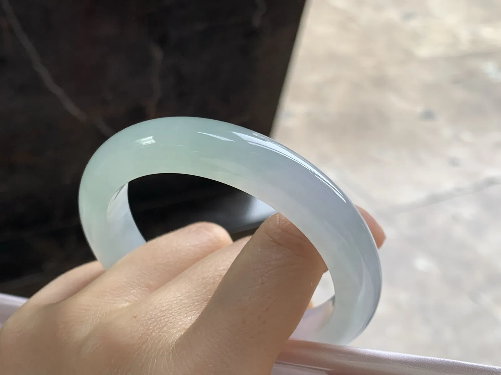 55.5-11.9-9.8

冰种晴水手镯^_^种水 小清新 甜甜的底子