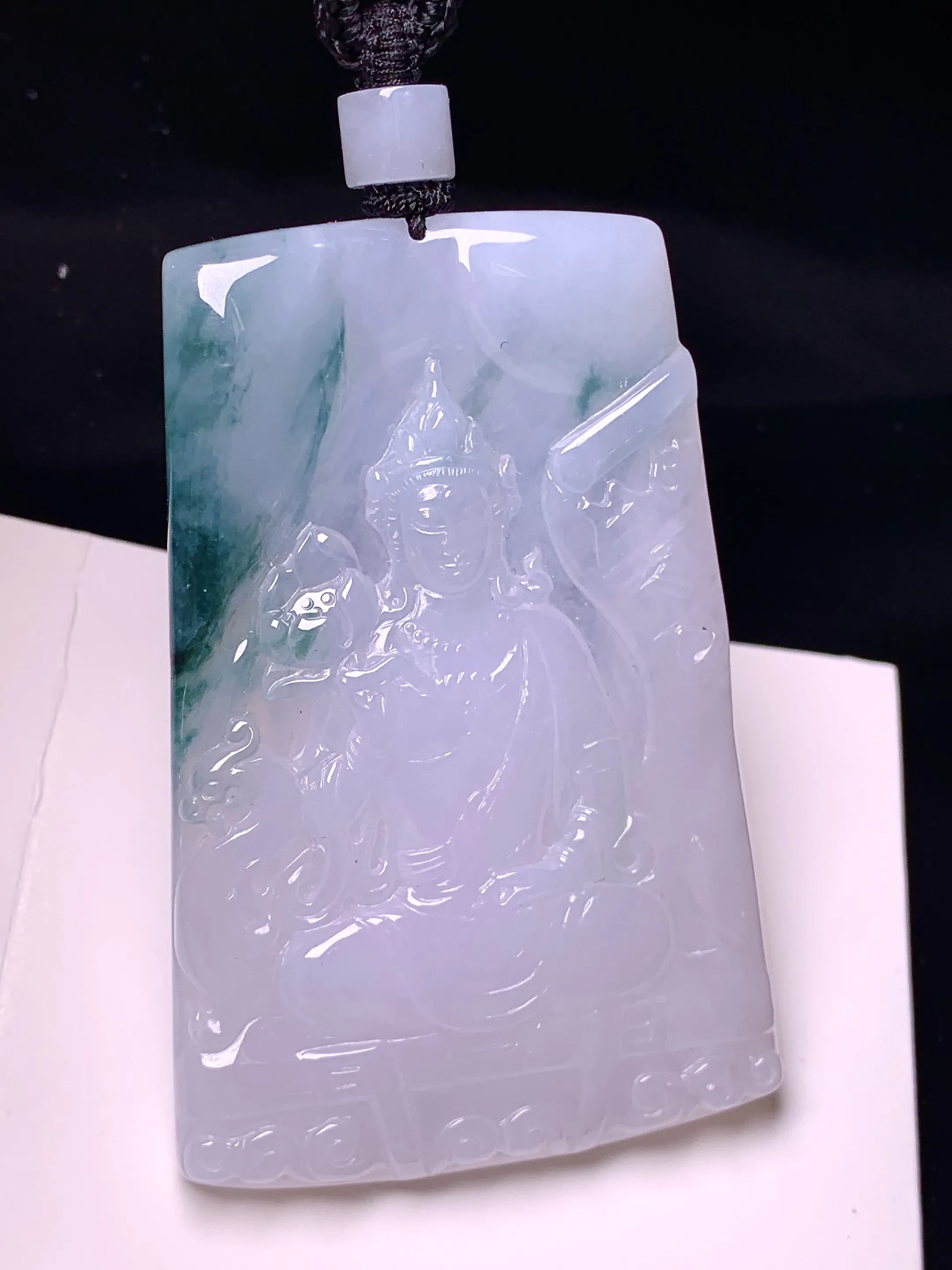 飘绿观音菩萨吊坠 玉质细腻 色泽艳丽清新 整体尺寸65.5*43*6.2