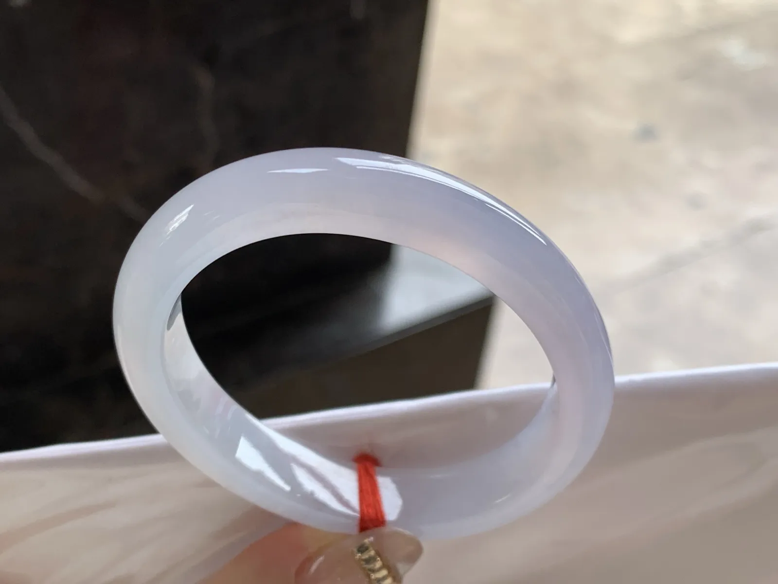 53.4-11-7.6

冰种贵妃镯^_^种水好 正圈50 51可以戴