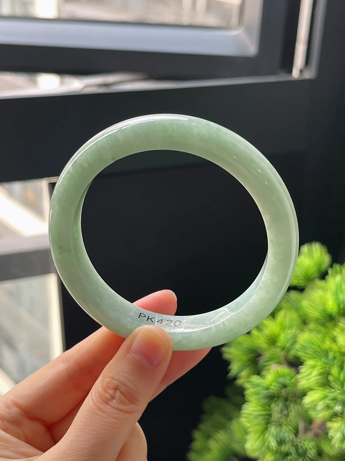 正圈60.6圈口，翡翠糯化种飘绿手镯