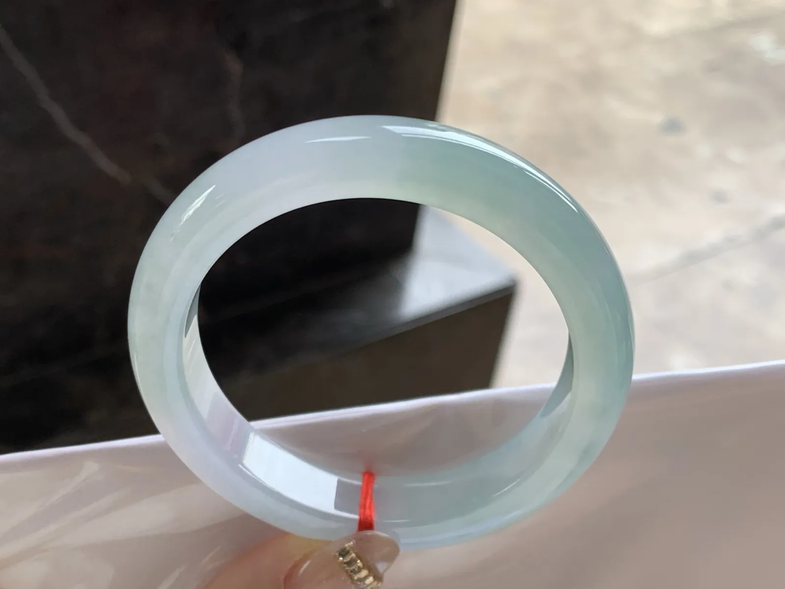 55.5-11.9-9.8

冰种晴水手镯^_^种水 小清新 甜甜的底子