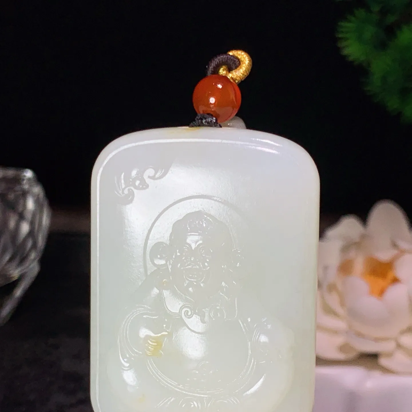 新疆和田玉白玉且末糖财神爷牌子挂件 尺寸55/38/17重78克。玉质细腻油润。手推出油。品相大气 lt260202