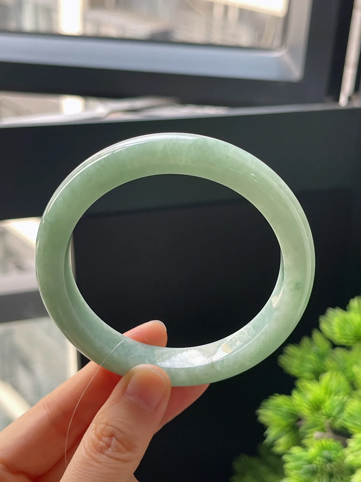 正圈60.6圈口，翡翠糯化种飘绿手镯