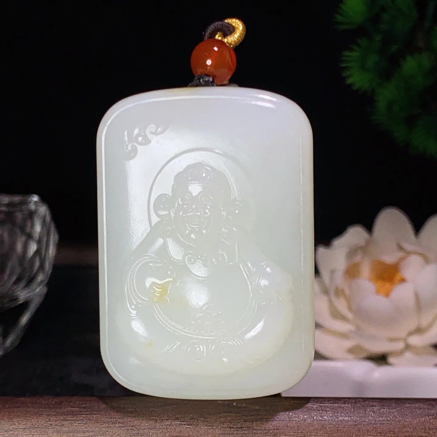 新疆和田玉白玉且末糖财神爷牌子挂件 尺寸55/38/17重78克。玉质细腻油润。手推出油。品相大气 lt260202