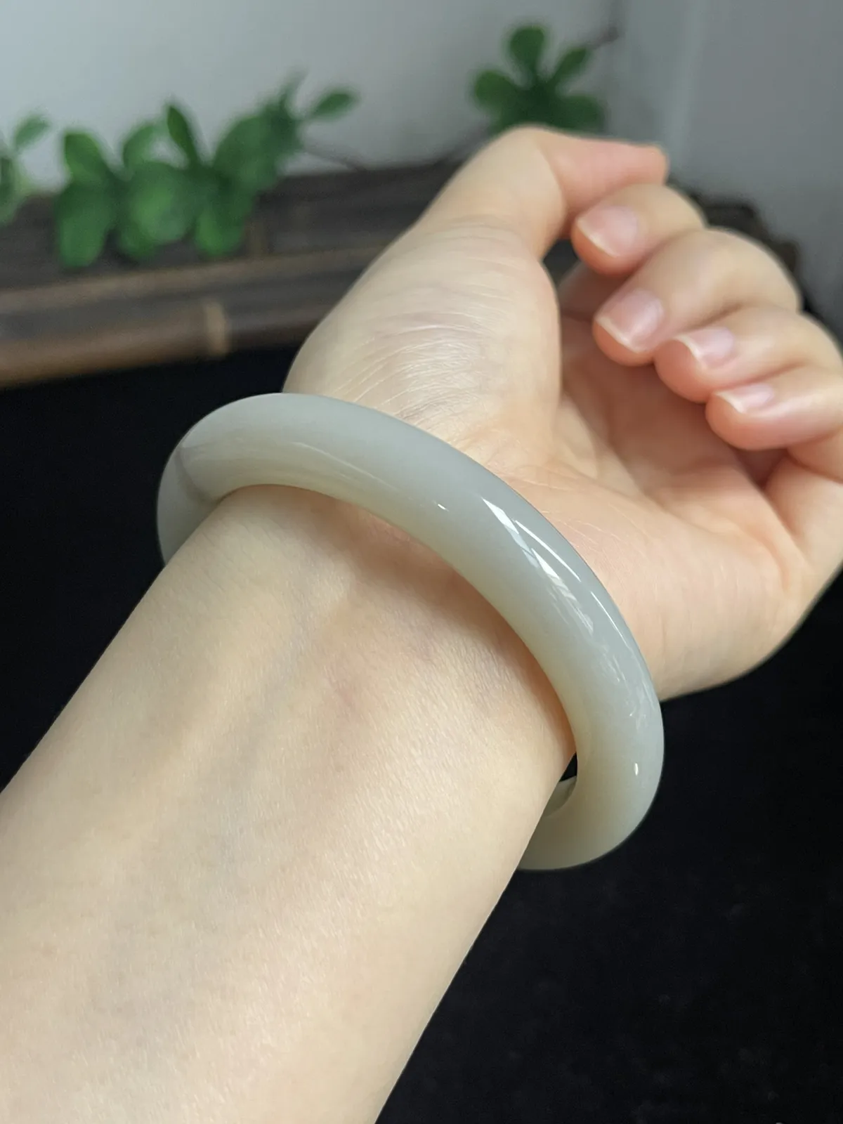 正圈56.2圈口，和田玉手镯