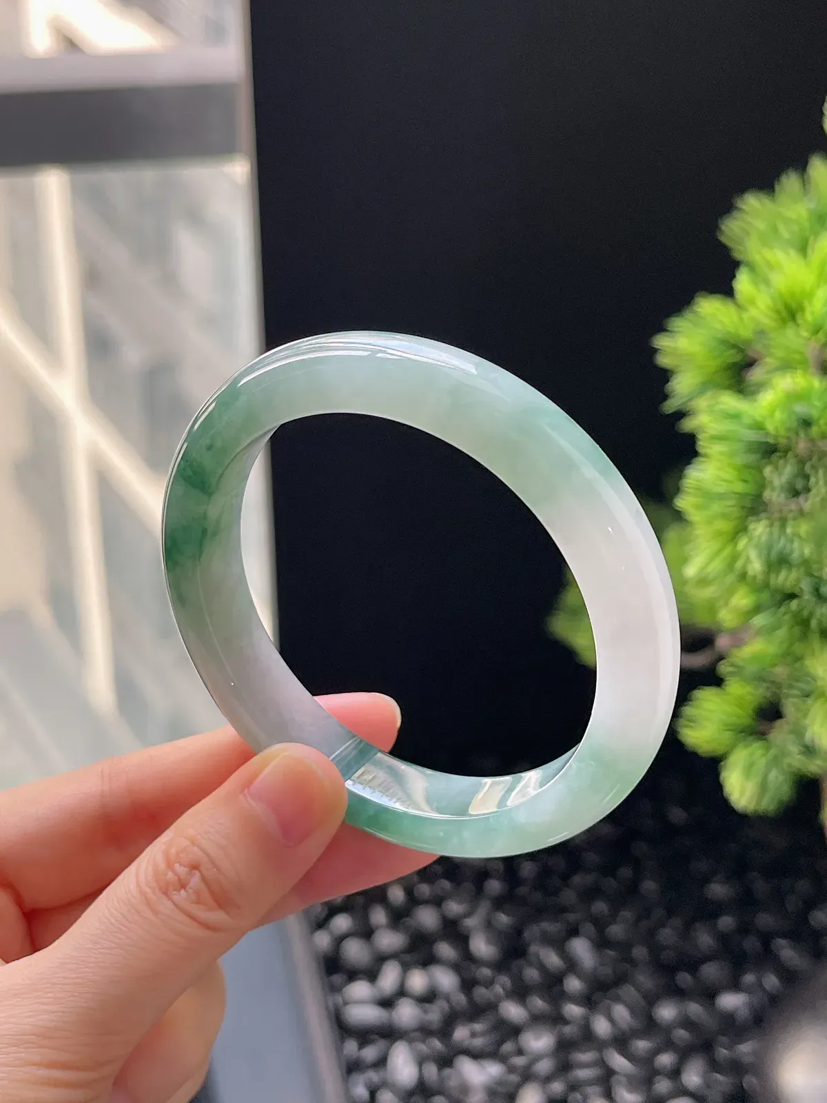 正圈58圈口，翡翠冰糯种飘绿手镯