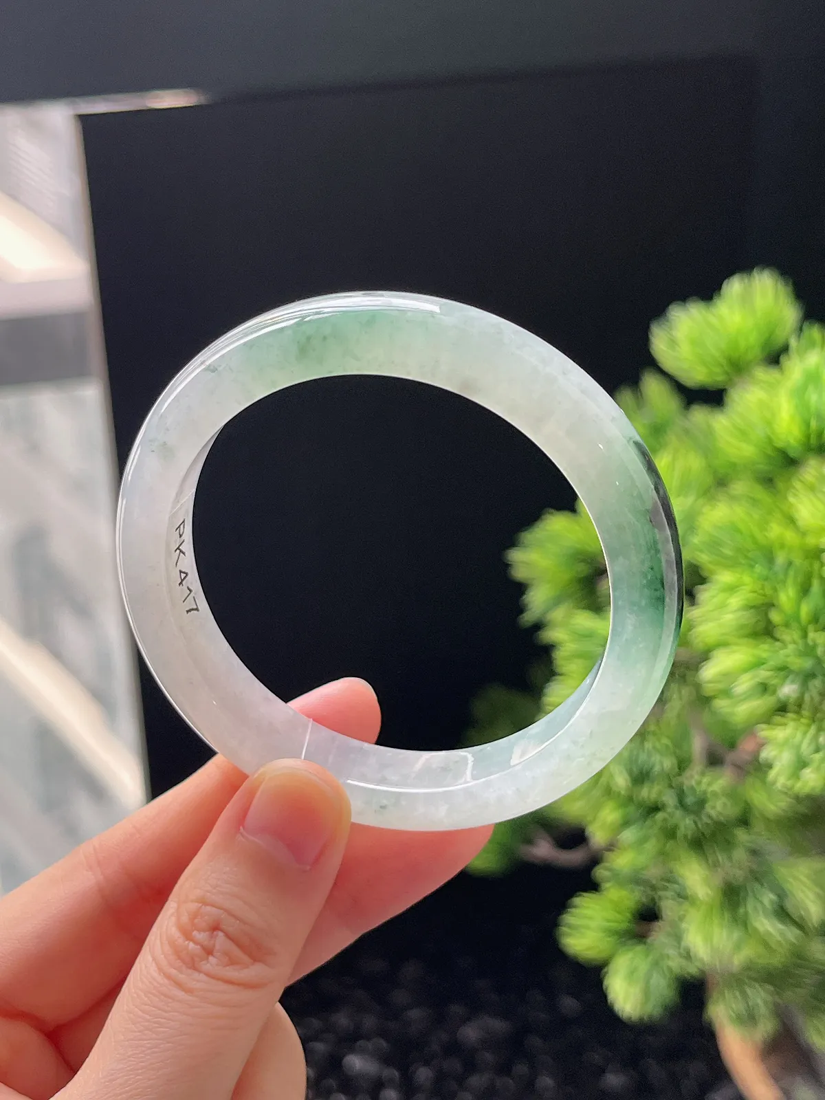 正圈54.5圈口，翡翠冰糯种飘绿手镯