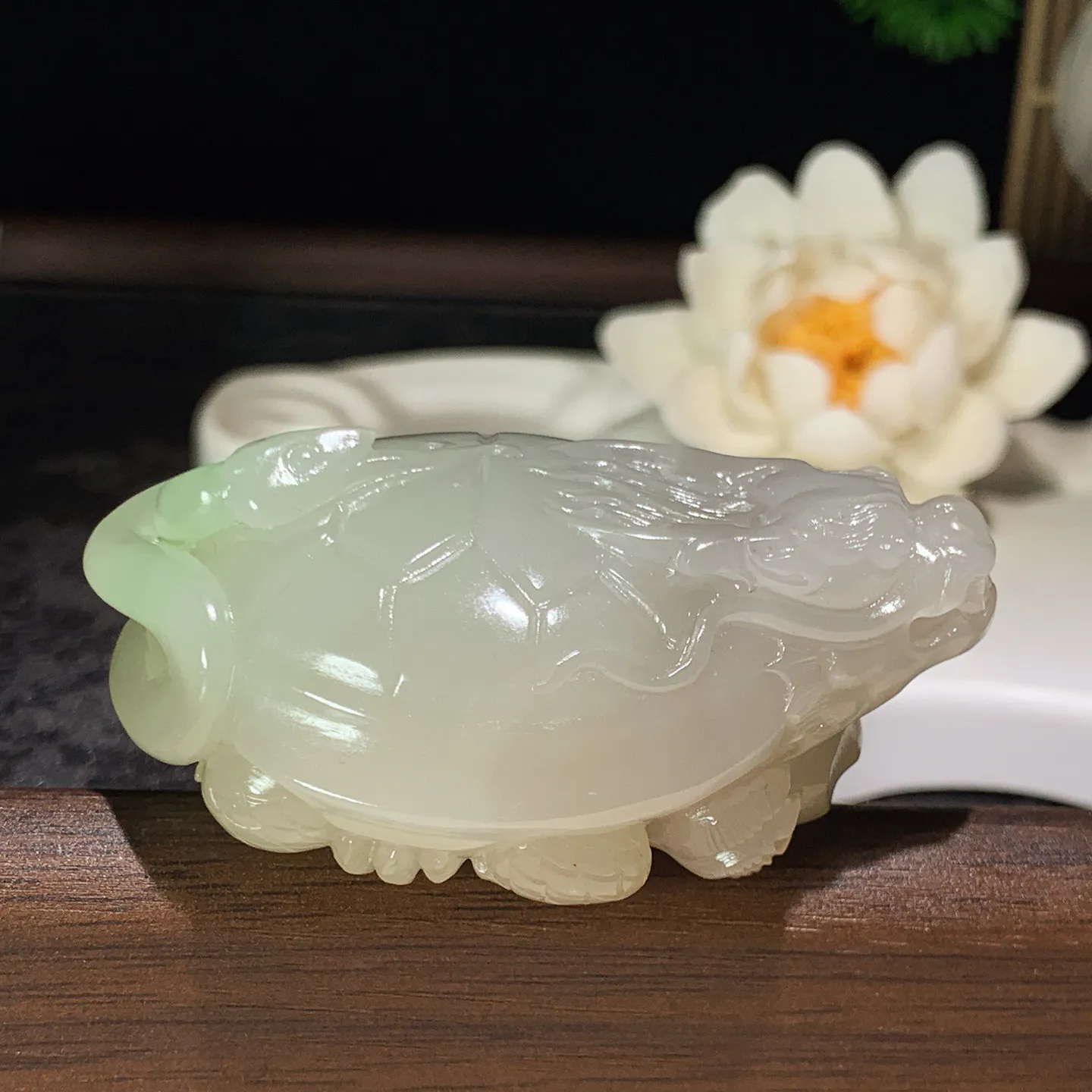 和田玉青海翠翠青玄武把件 尺寸61/43/25重93克。玉质细腻油润。手推出油。品相大气 lt260202