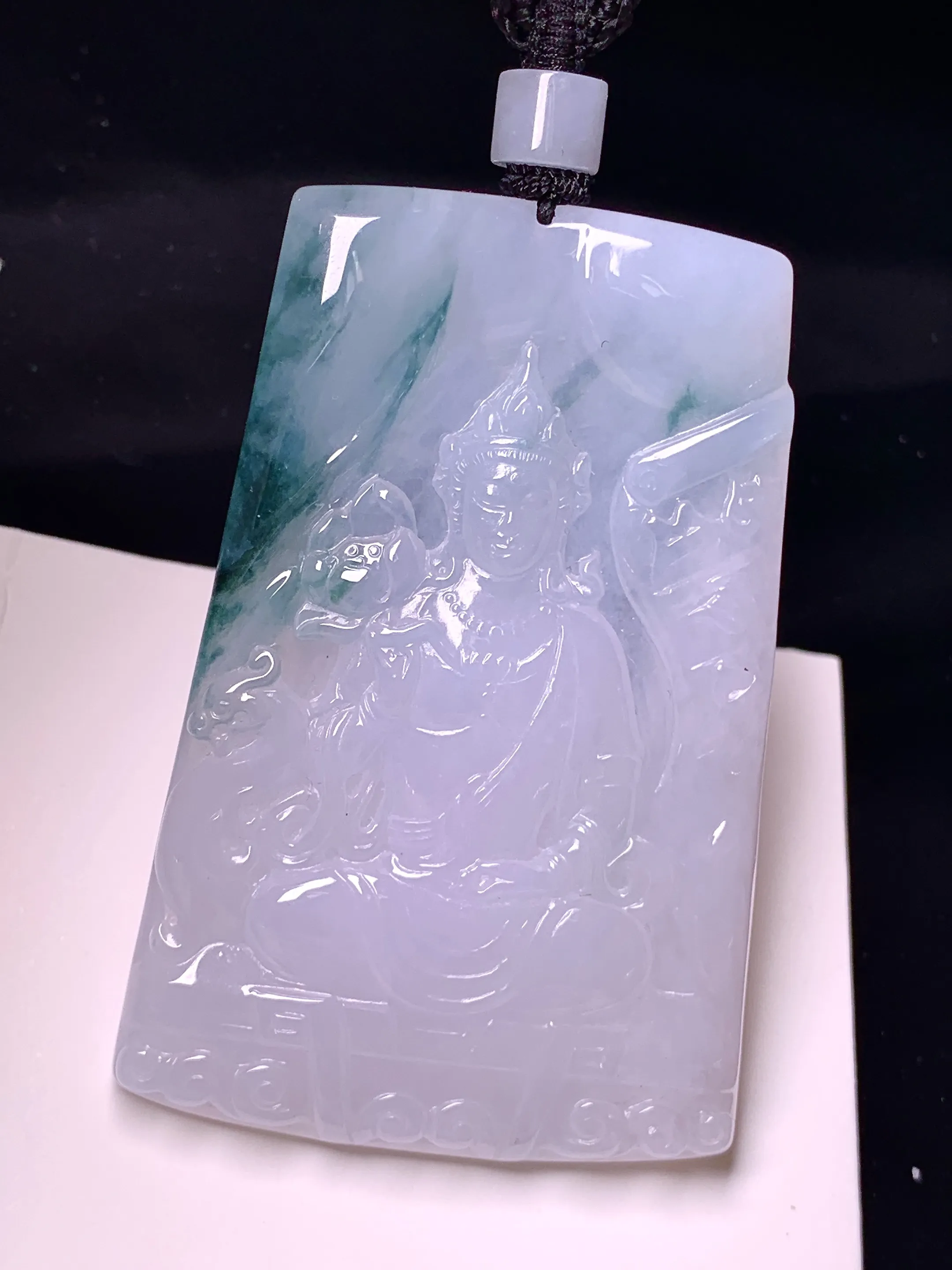 飘绿观音菩萨吊坠 玉质细腻 色泽艳丽清新 整体尺寸65.5*43*6.2