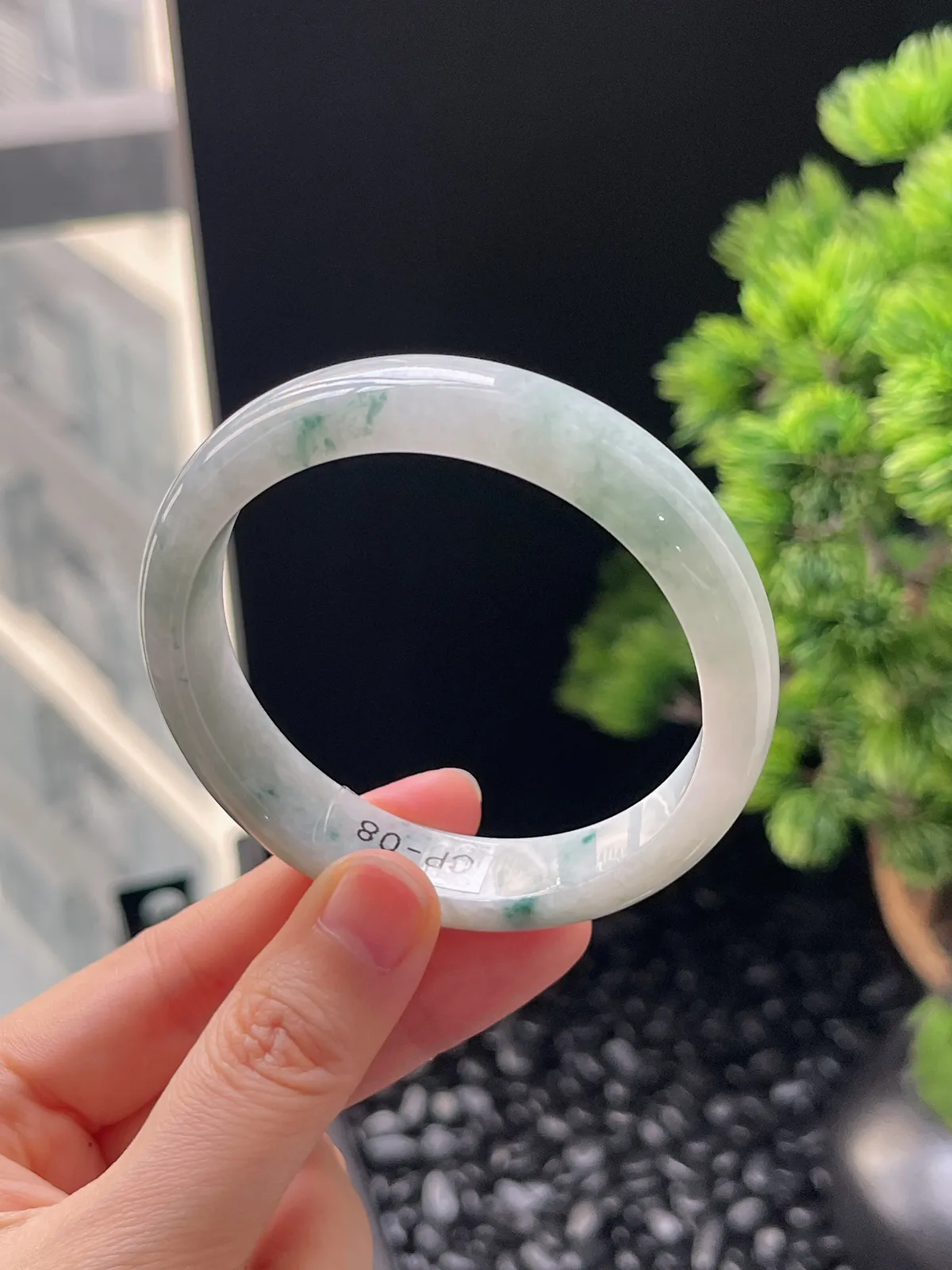 正圈56.6圈口，翡翠糯化种飘绿手镯