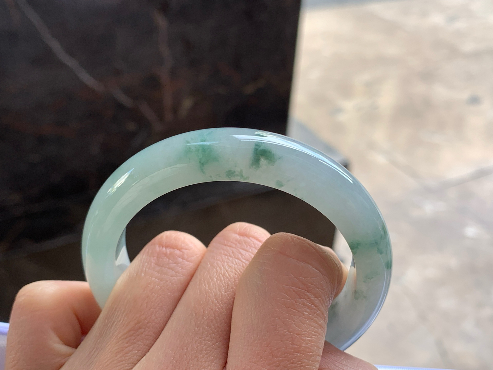 53-12-8.8

飘花手镯^_^玉质温润