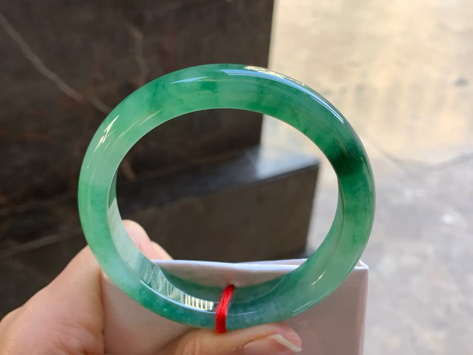 57-12.9-8.3

浓绿色手镯^_^鲜艳 起光