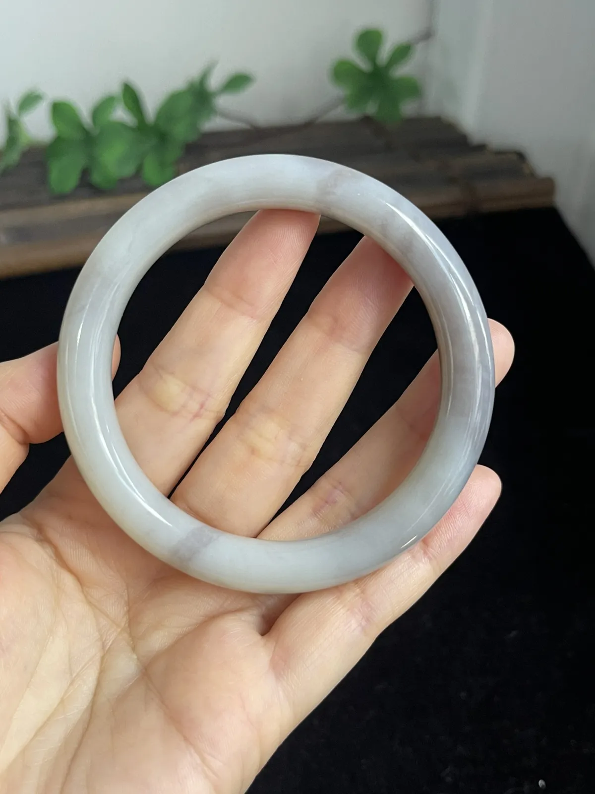 正圈56.3圈口，和田玉手镯