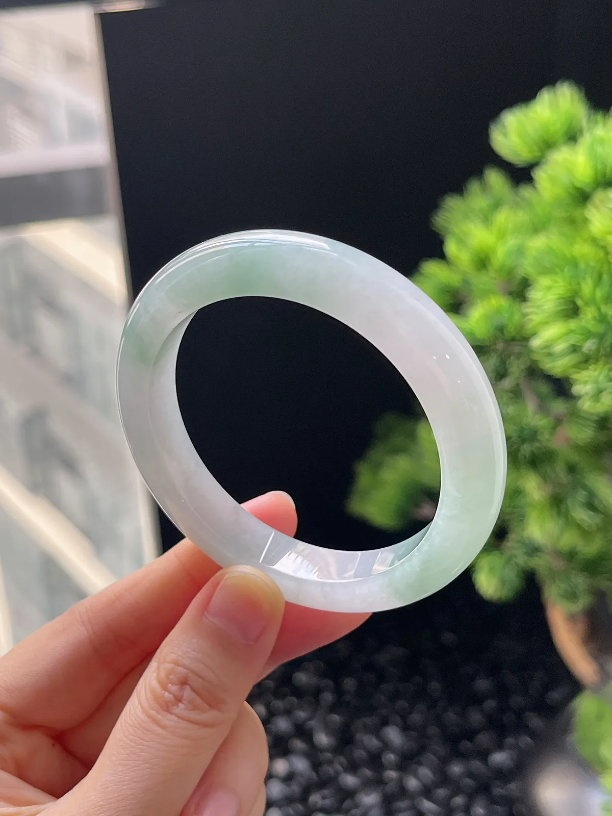 正圈52.4圈口，翡翠冰糯种浅绿色手镯