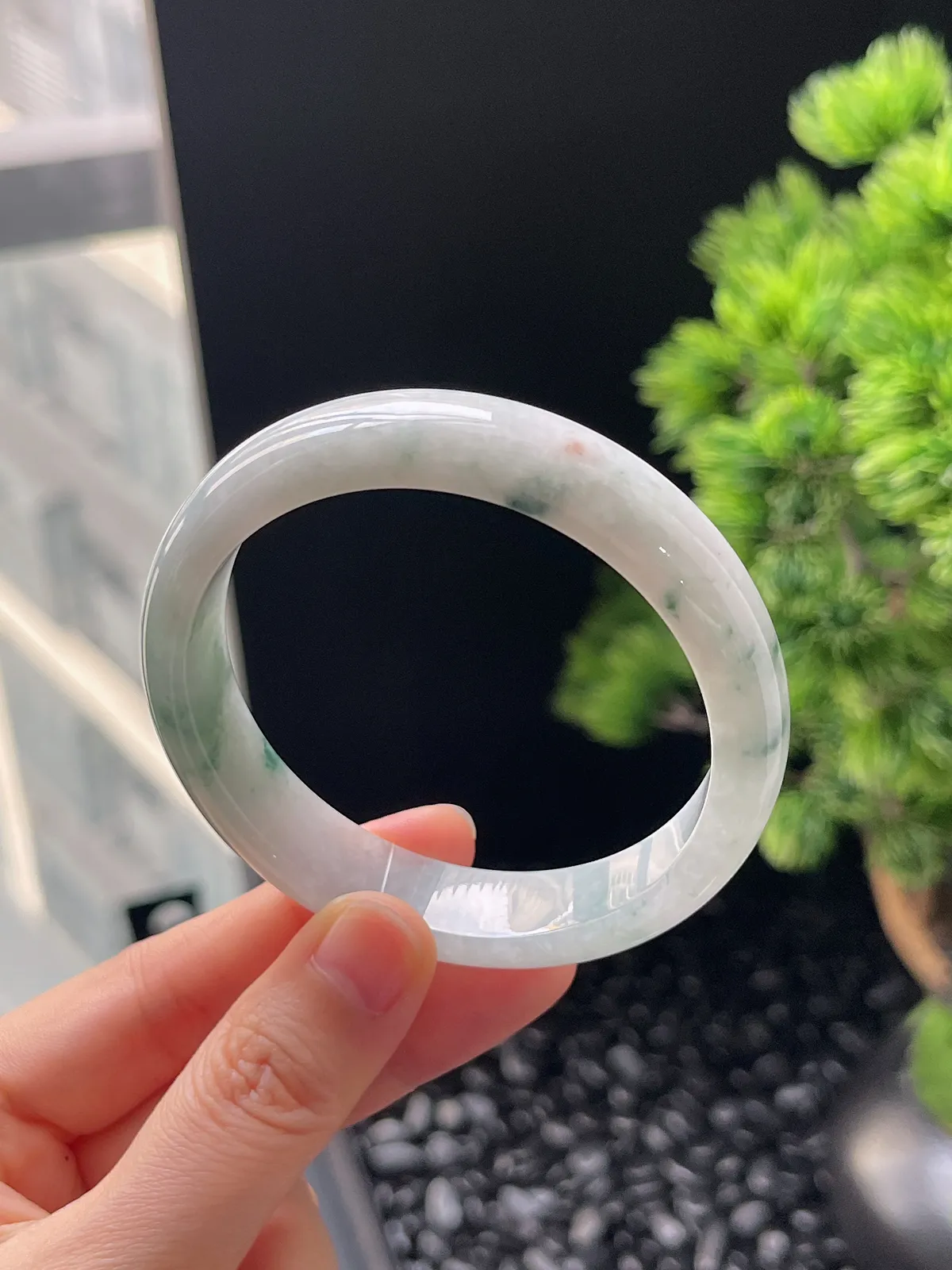 正圈56.6圈口，翡翠糯化种飘绿手镯