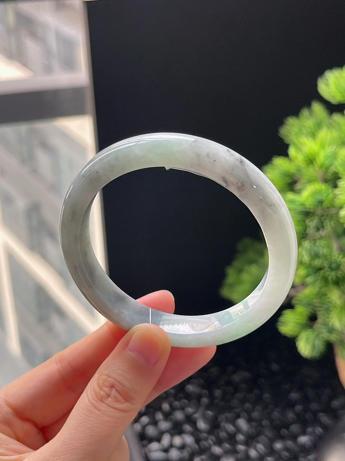 正圈56.6圈口，翡翠糯化种飘绿手镯