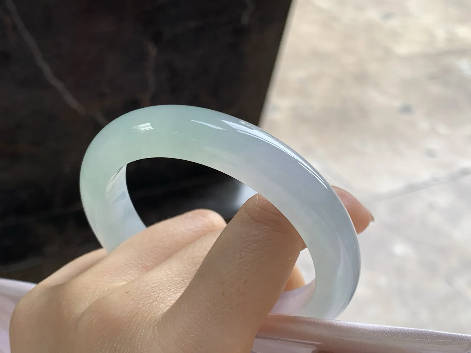 55.5-11.9-9.8

冰种晴水手镯^_^种水 小清新 甜甜的底子