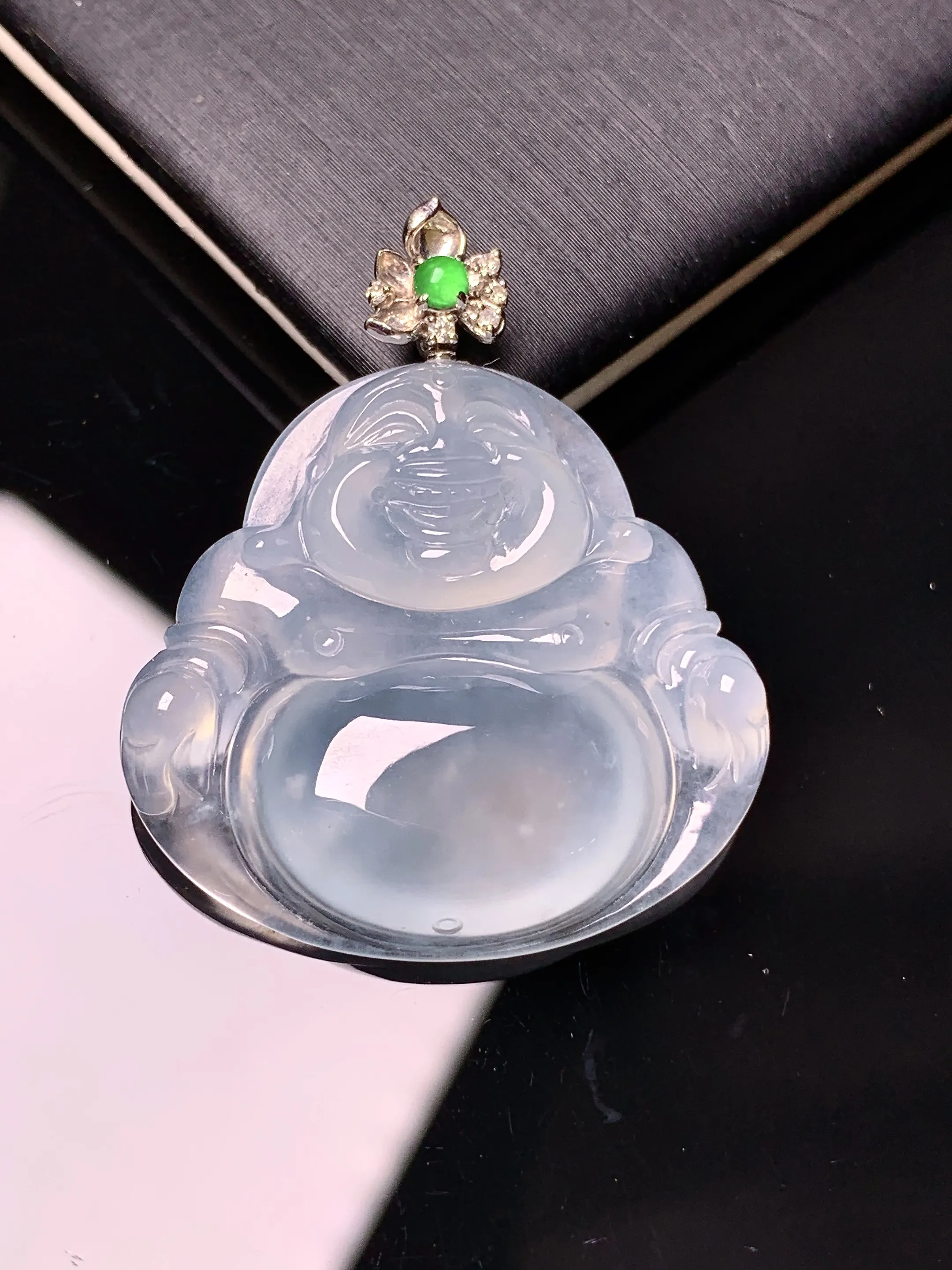 18k金镶嵌冰种佛公吊坠 玉质细腻 色泽艳丽清新 整体尺寸35.2*29.5*5.8