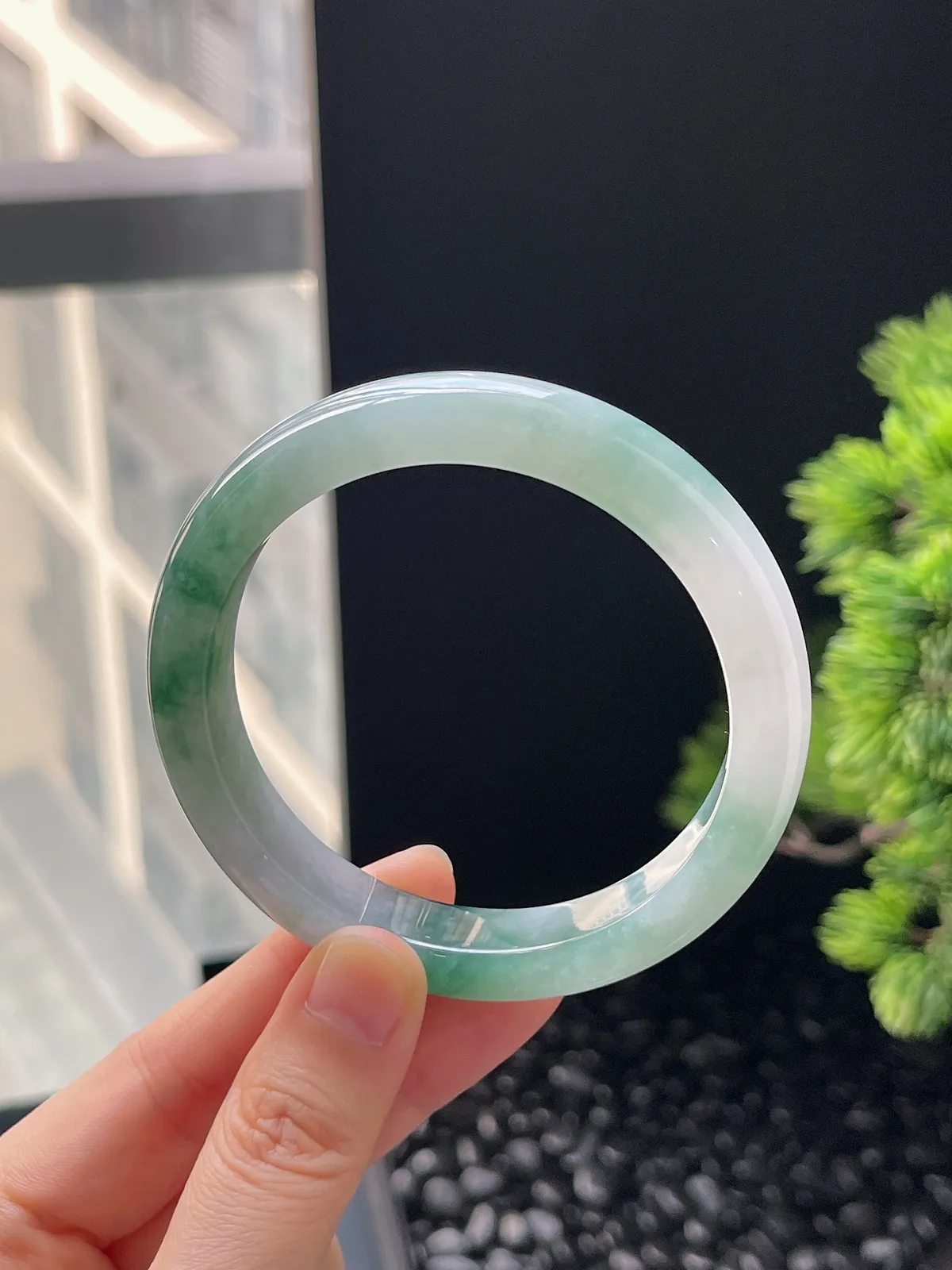 正圈58圈口，翡翠冰糯种飘绿手镯