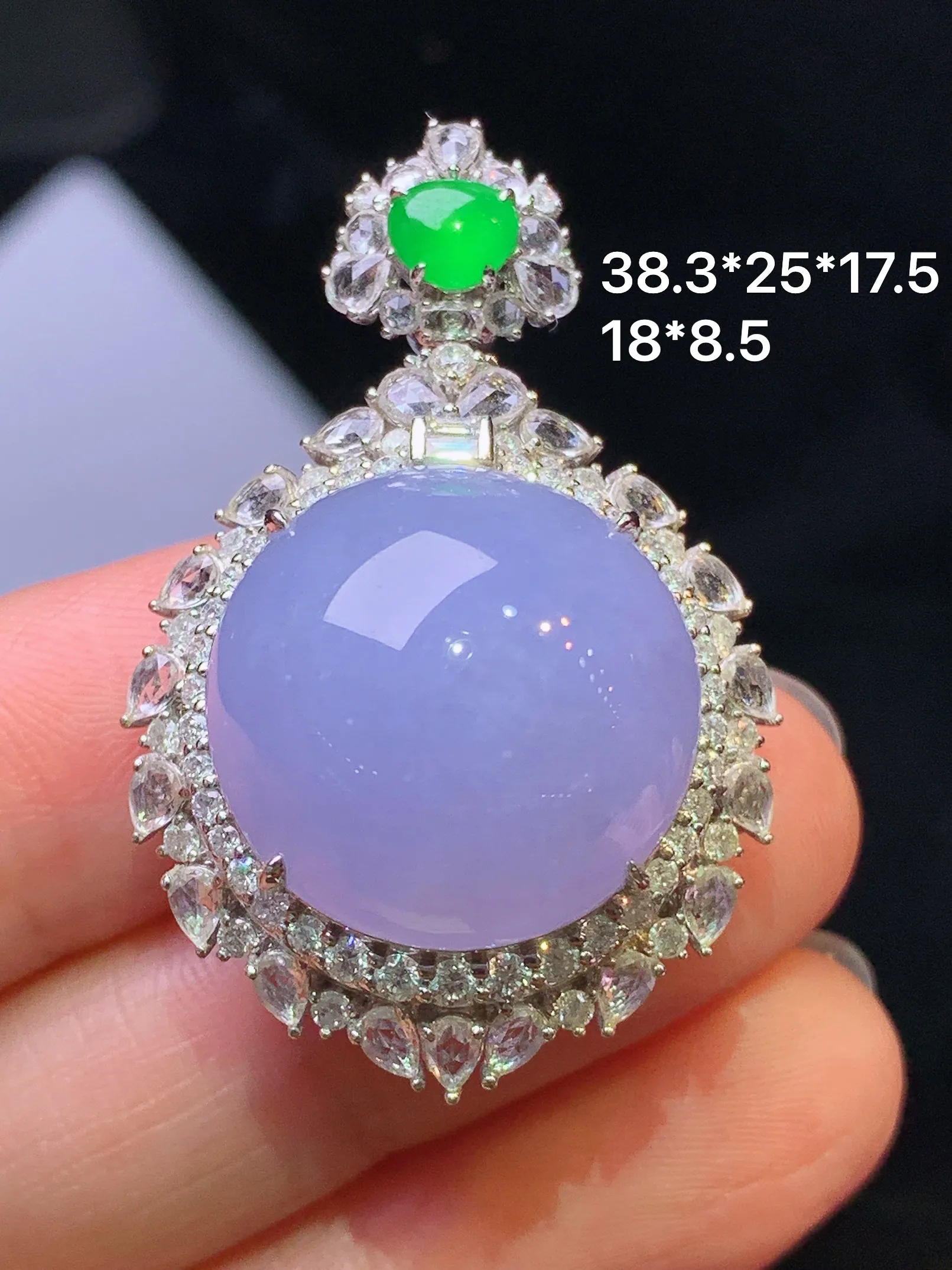 18k金钻镶嵌紫罗兰蛋面吊坠 玉质细腻  色泽清新艳丽 整体尺寸38.3*25*17.5