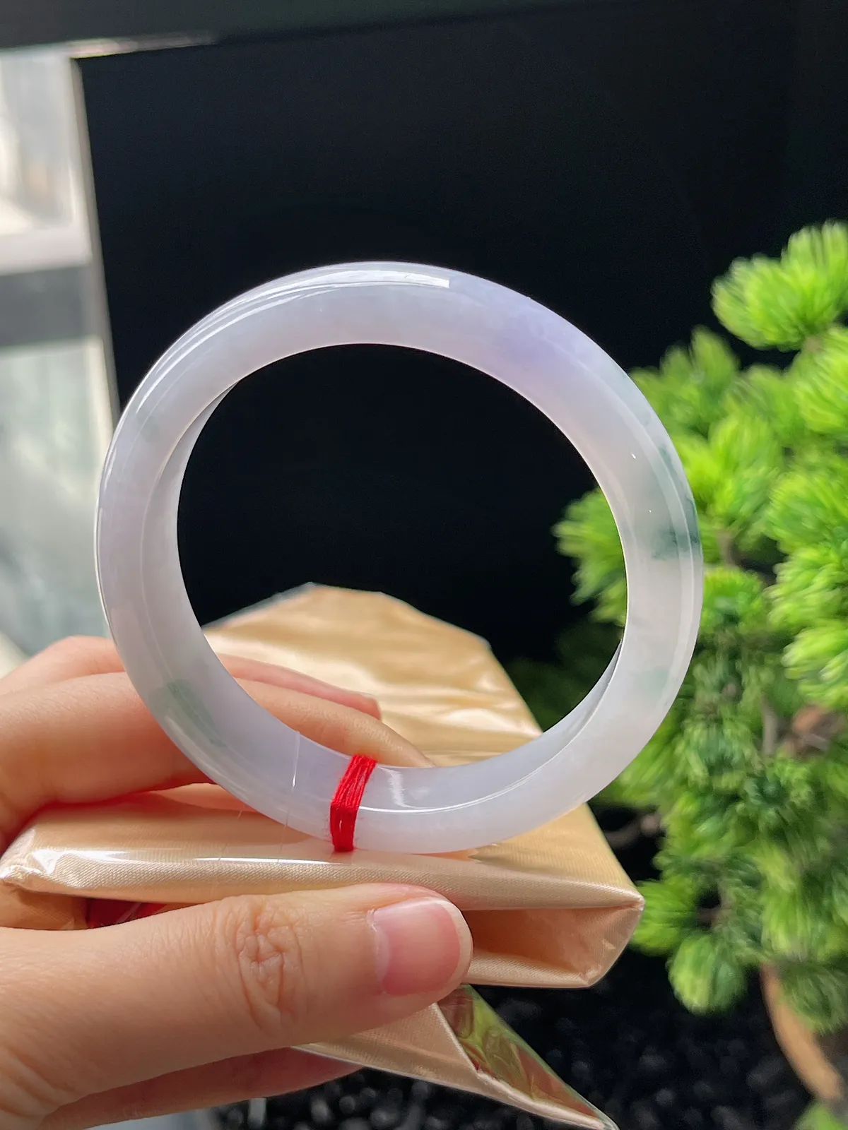 正圈58.7圈口，翡翠冰糯种淡紫底飘花手镯