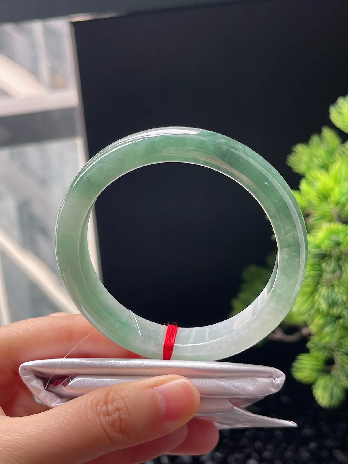 正圈57.8圈口，翡翠糯化种半山水手镯