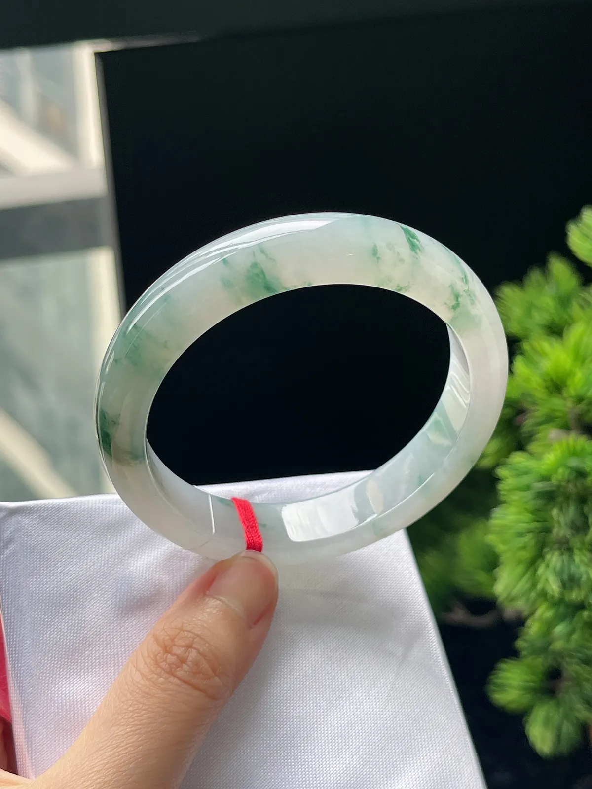 正圈56圈口，翡翠冰糯种飘绿手镯