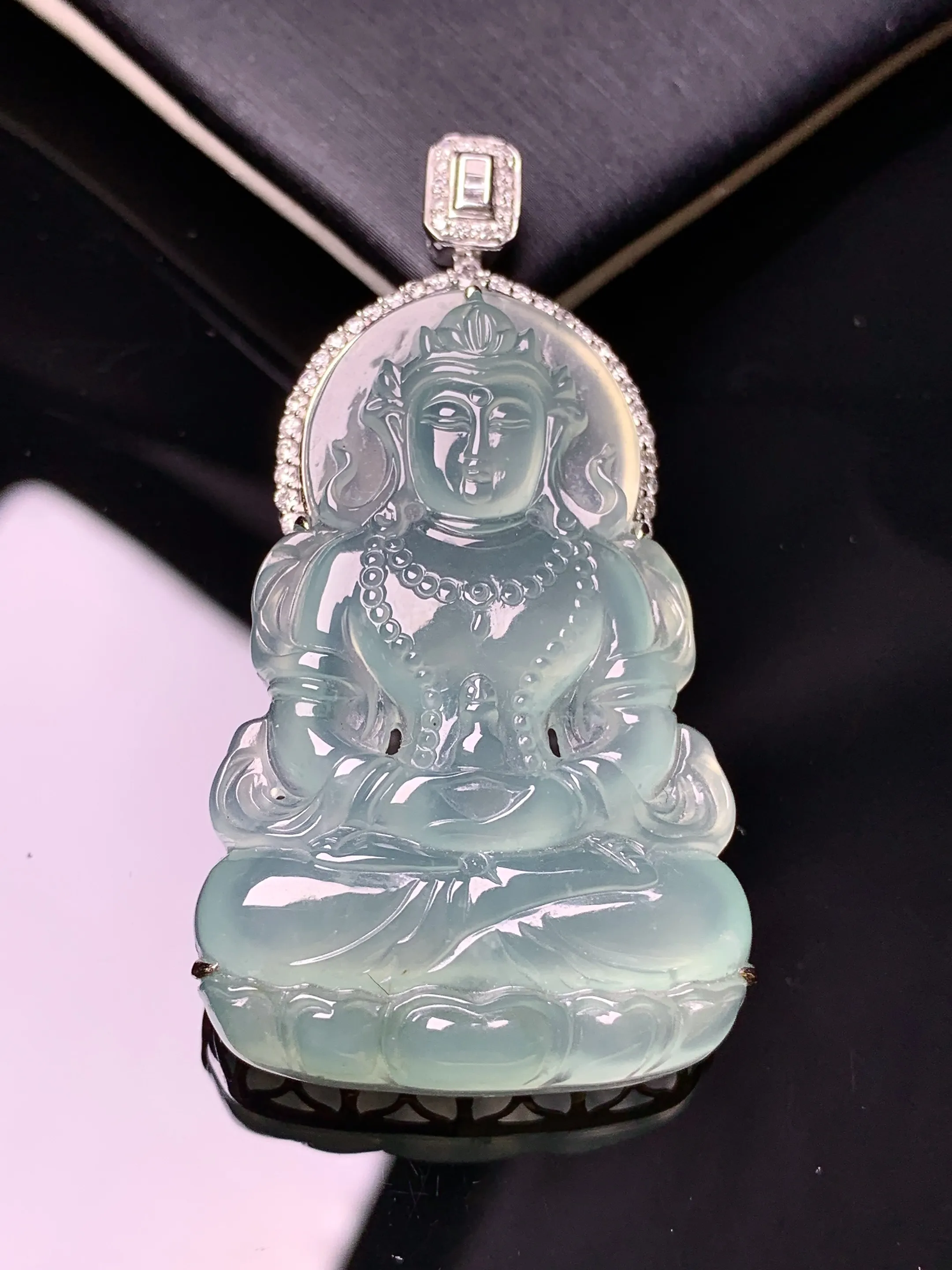 18k金钻镶嵌冰种度母观音吊坠 玉质细腻  色泽清新艳丽 整体尺寸52.8*28.5*9