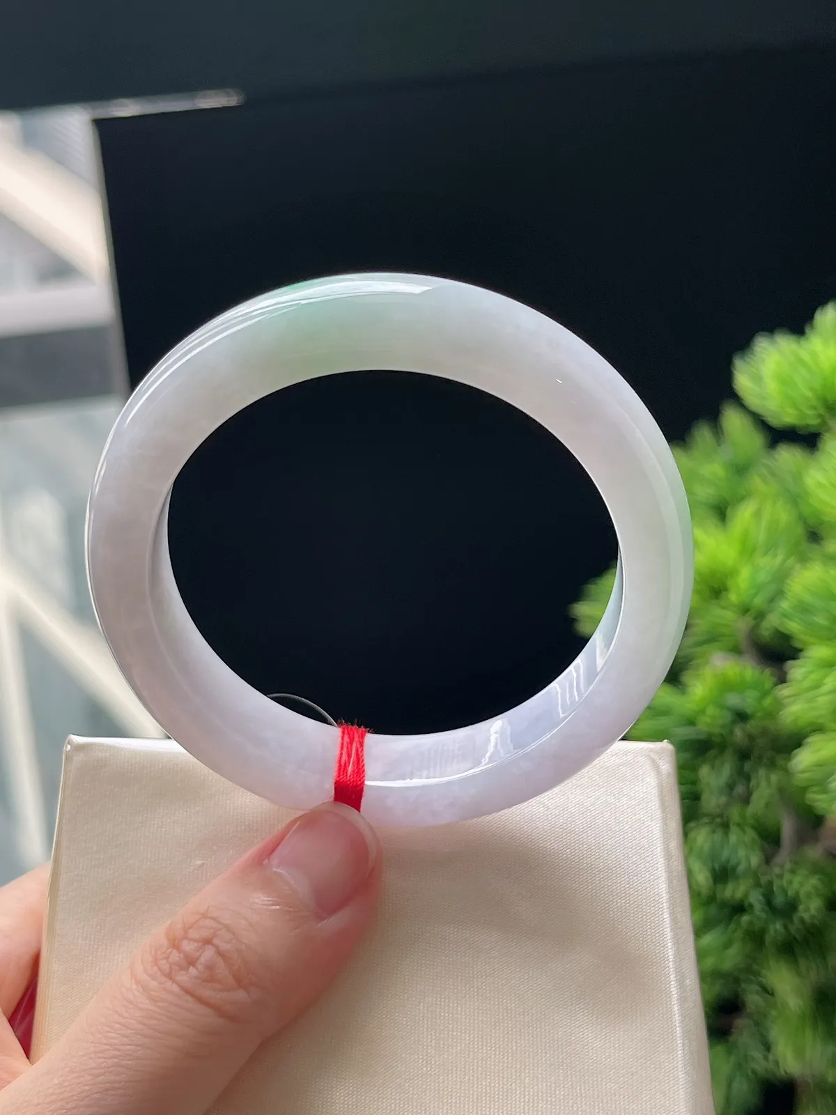 正圈52.7圈口，翡翠糯化种飘绿淡春彩手镯