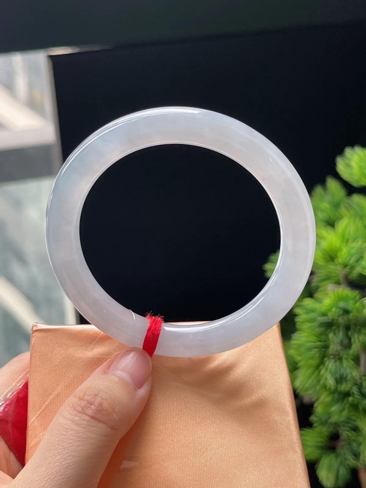 圆镯55.2圈口，翡翠冰糯种白色手镯