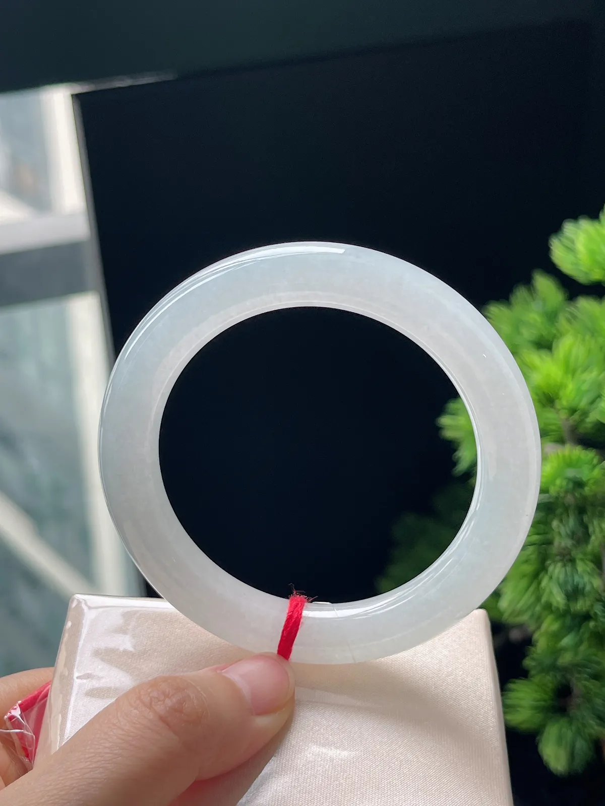 圆镯54.5圈口，翡翠冰糯种白色手镯