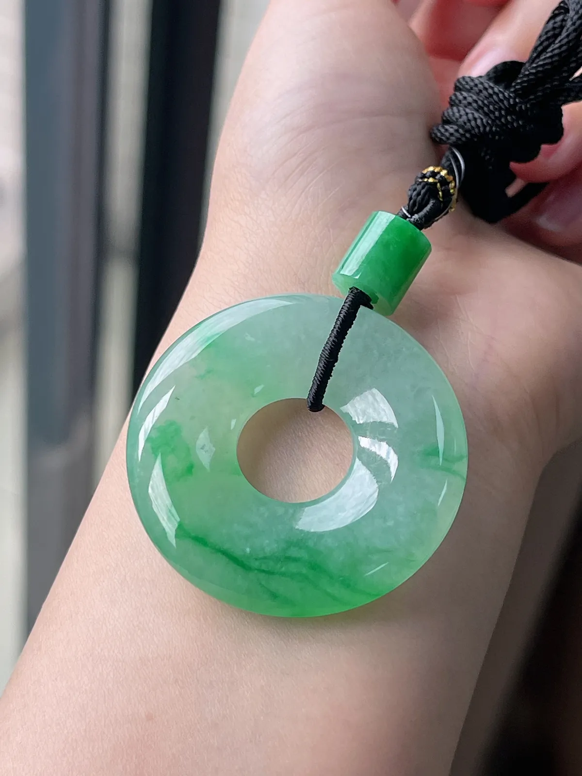 翡翠冰种飘绿大平安扣