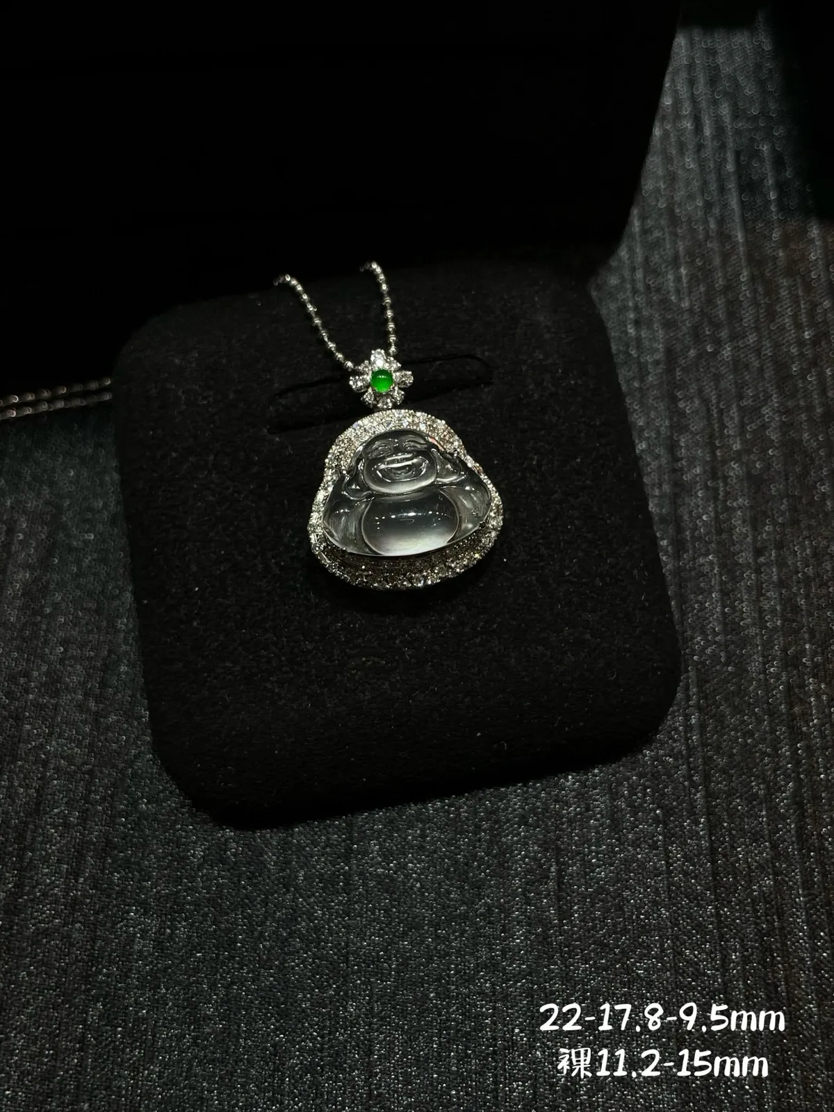 起胶起刚小佛公吊坠

18k金配钻镶嵌