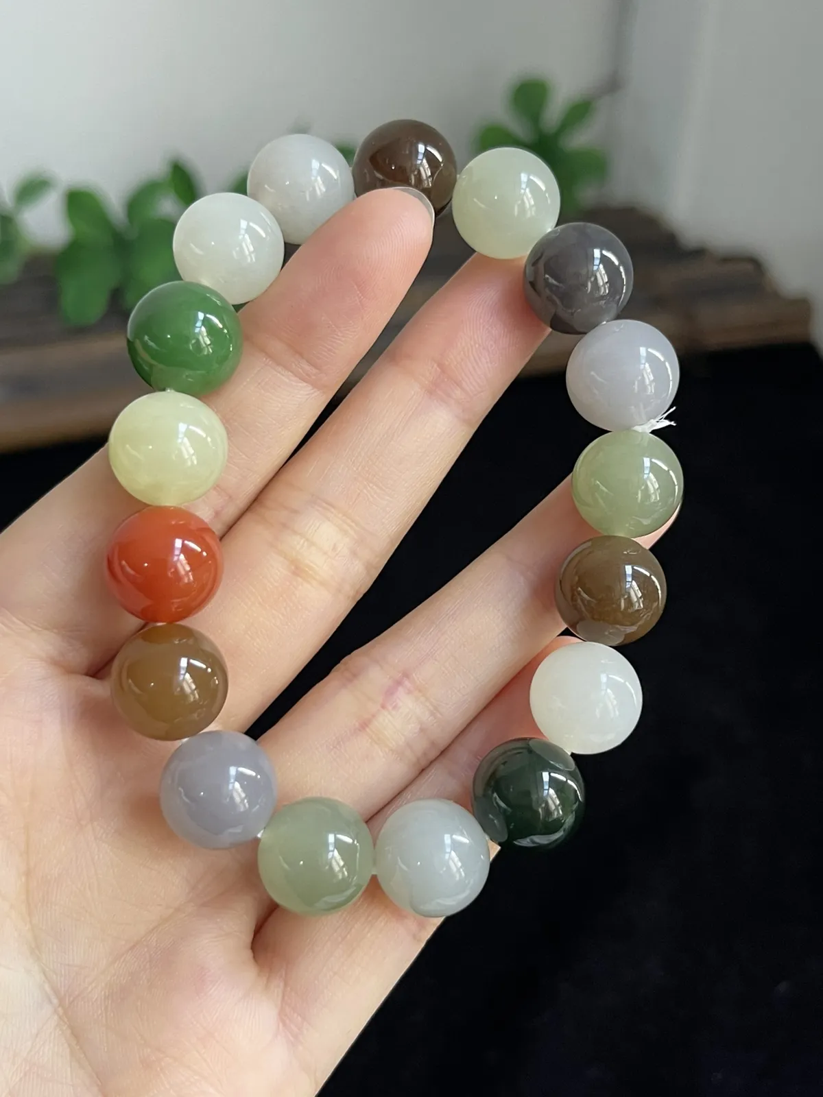 和田玉手链，红色配珠未测