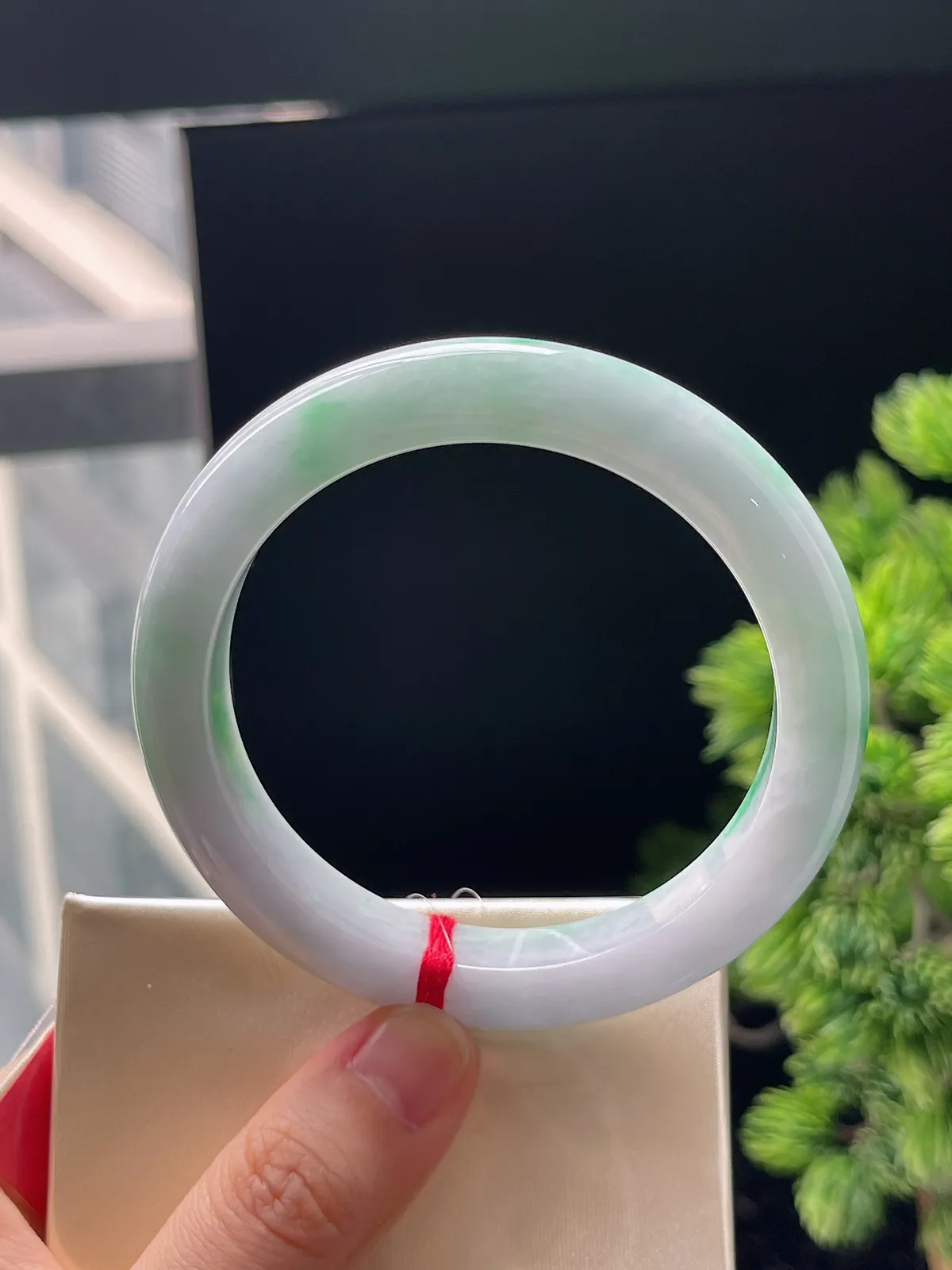 正圈58.8圈口，翡翠糯化种飘绿手镯