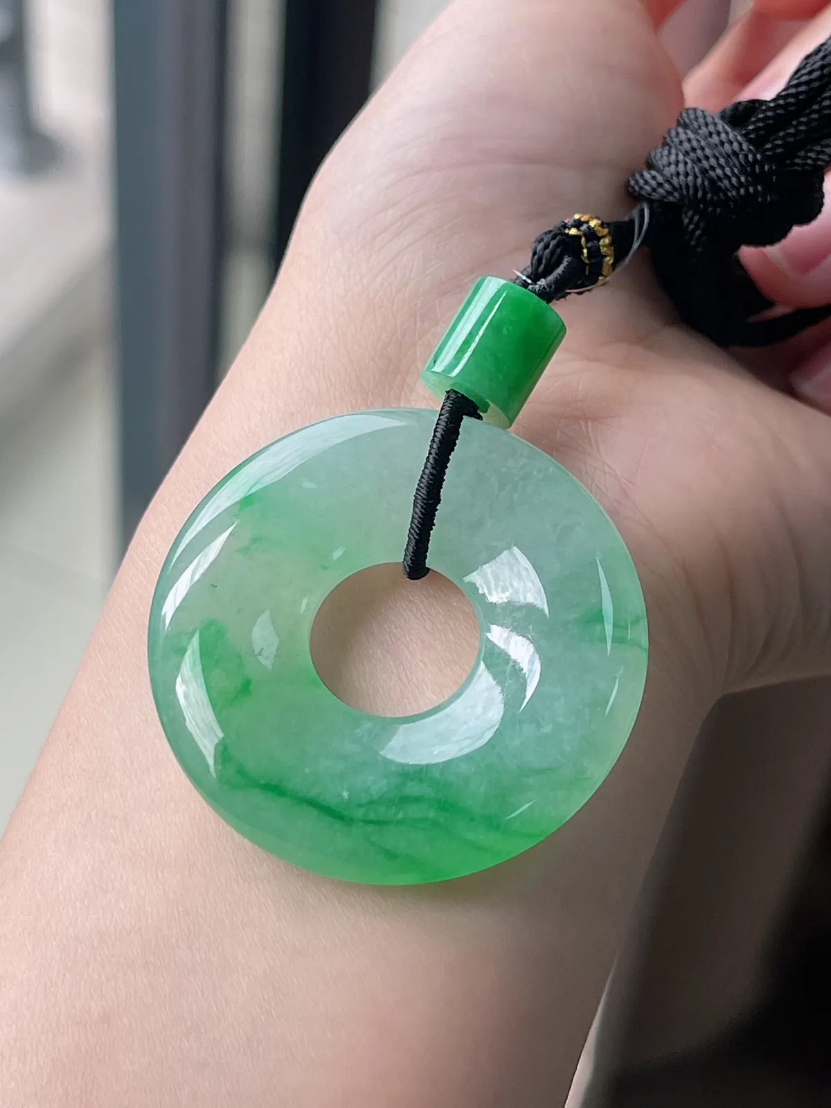 翡翠冰种飘绿大平安扣