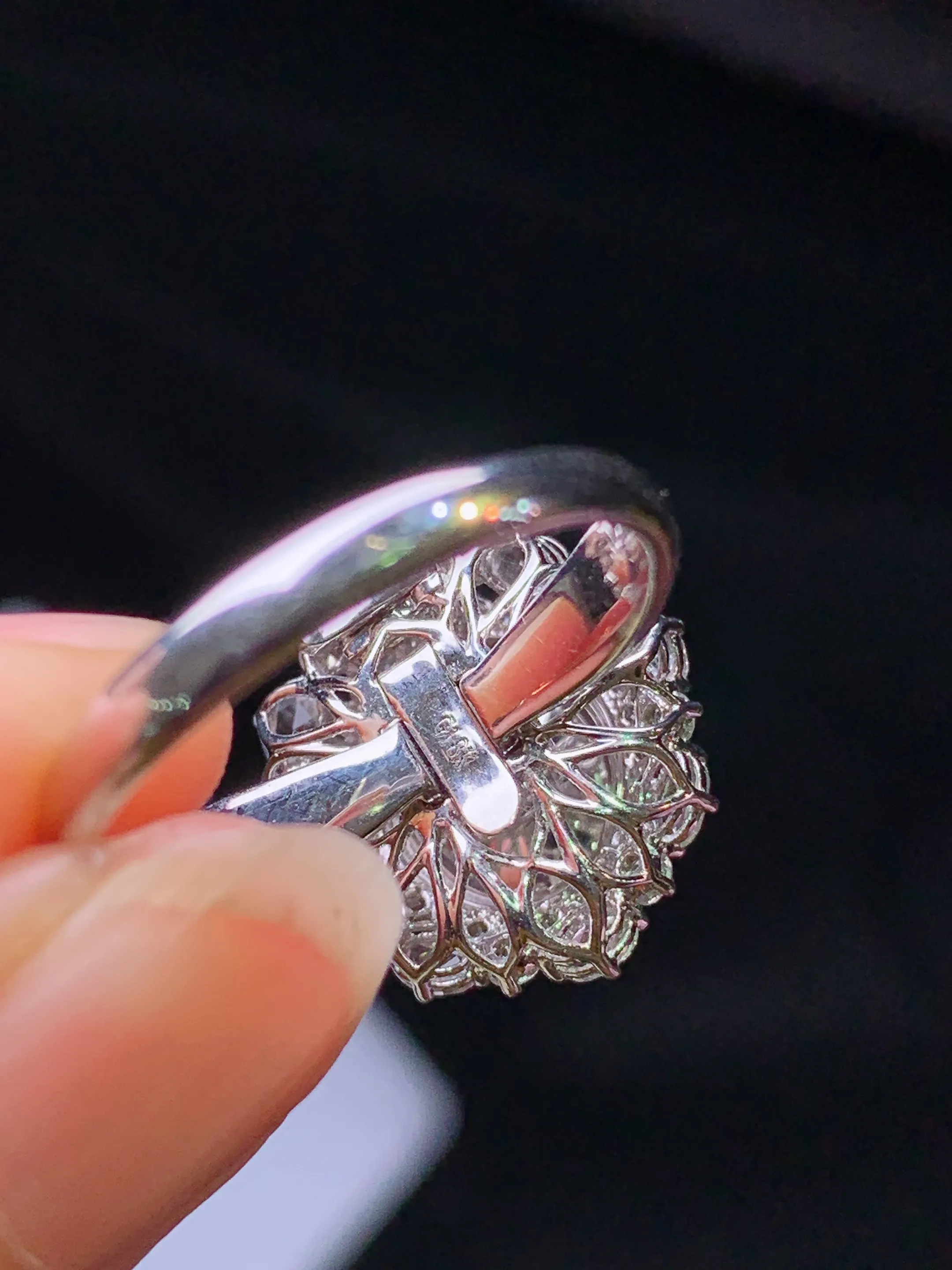 18k金钻镶嵌满绿蛋面戒指吊坠两用款 玉质细腻  色泽清新艳丽 圈口14 整体尺寸24.3*15.5*10.2