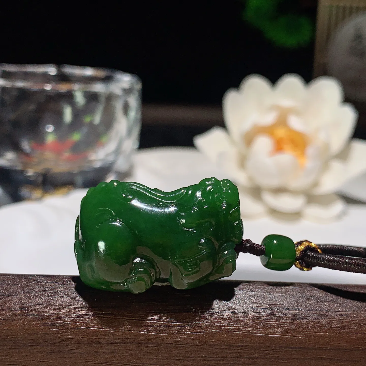 和田玉阳绿俄罗斯碧玉招财进宝貔貅挂件 尺寸28/19/16重16克。玉质细腻油润。手推出油。佩戴高端典雅。lt260204