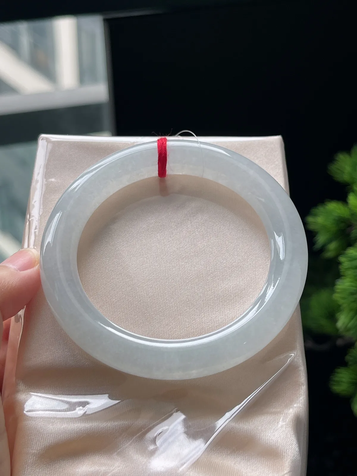 圆镯54.5圈口，翡翠冰糯种白色手镯