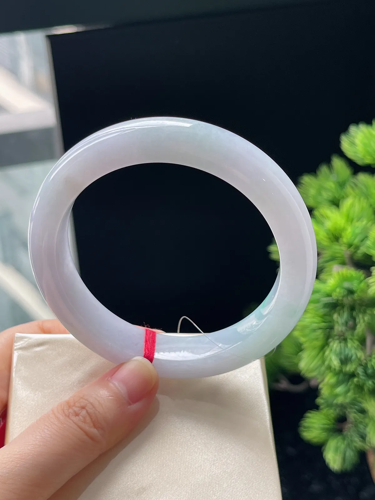 正圈59.8圈口，翡翠冰糯种淡紫底飘绿手镯