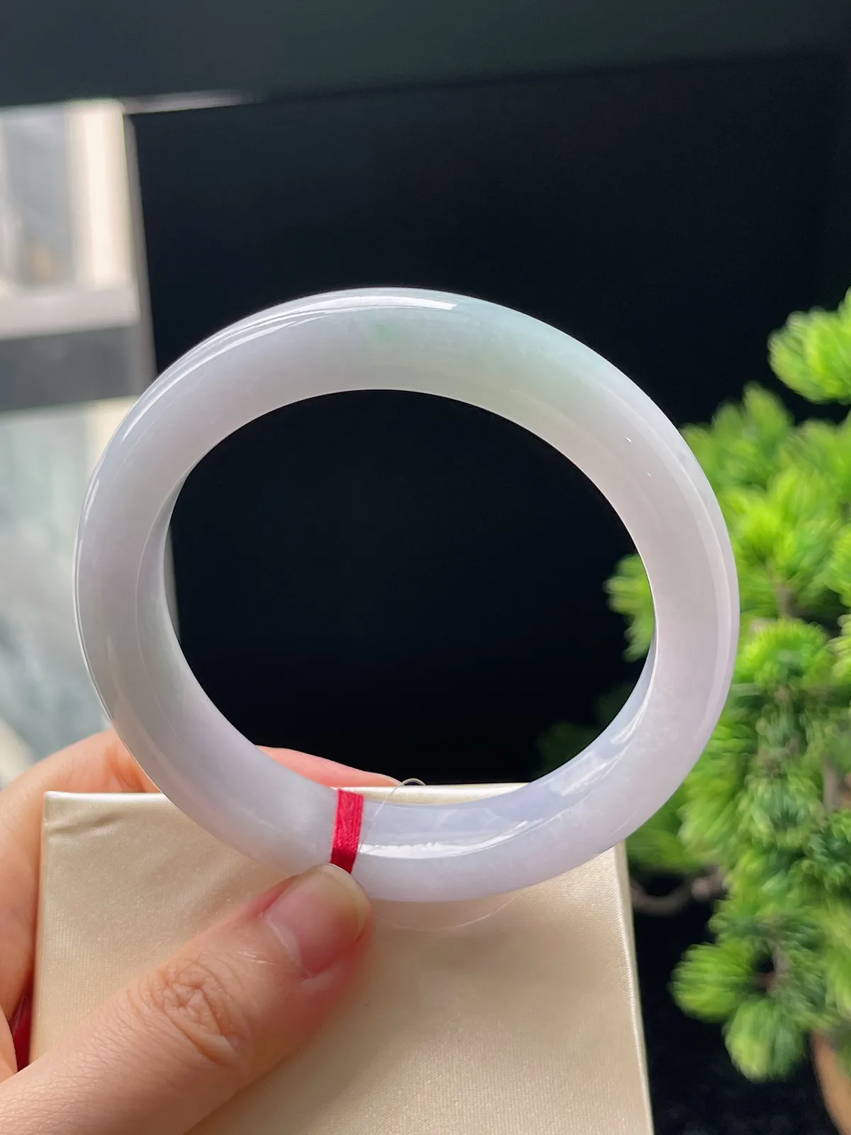 正圈59.8圈口，翡翠冰糯种淡紫底飘绿手镯